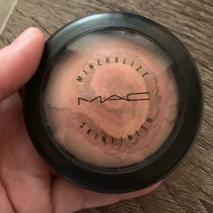 Mac light year mineralized skin finish